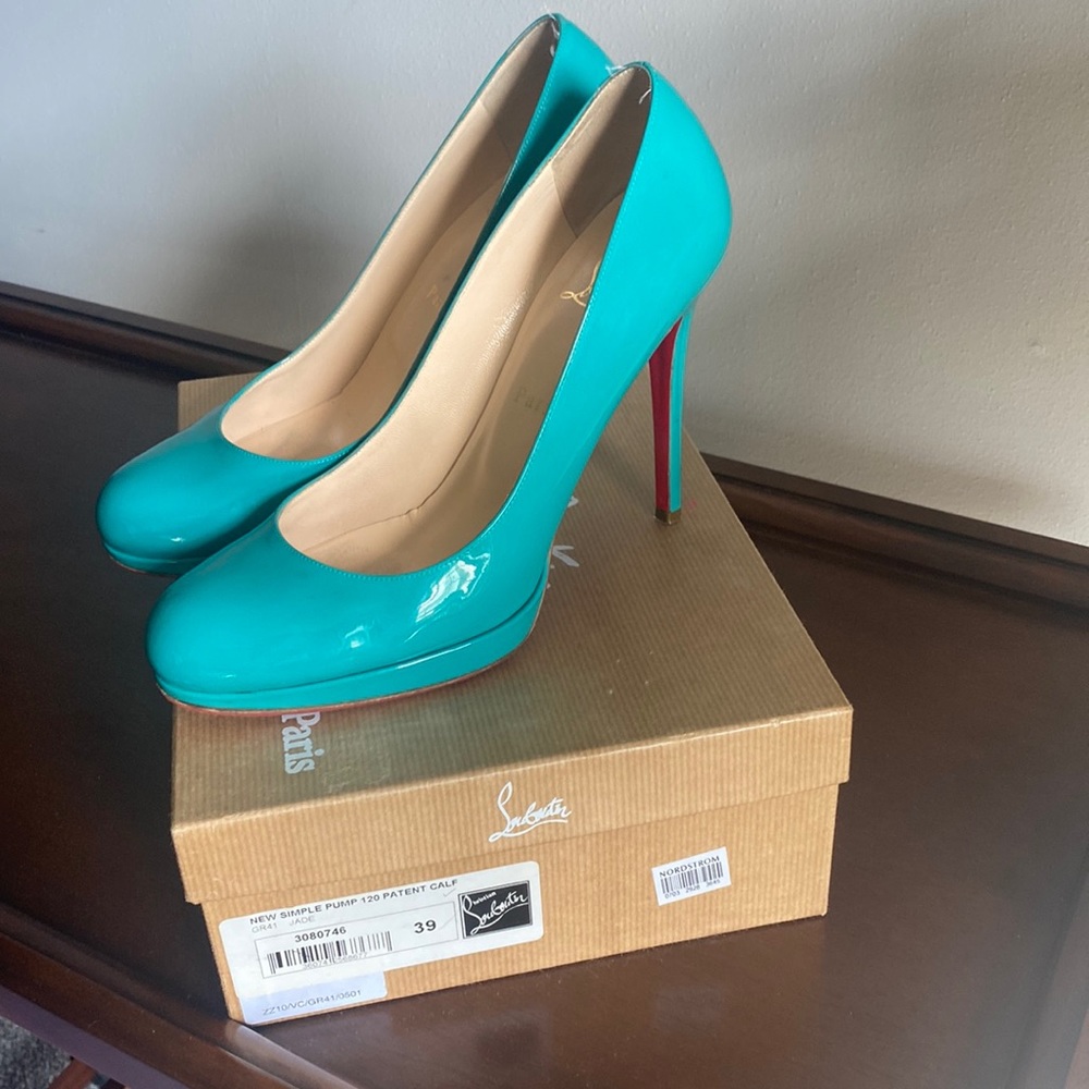 AUTHENTIC Christian Louboutin simple pump 120 in Jade patent.